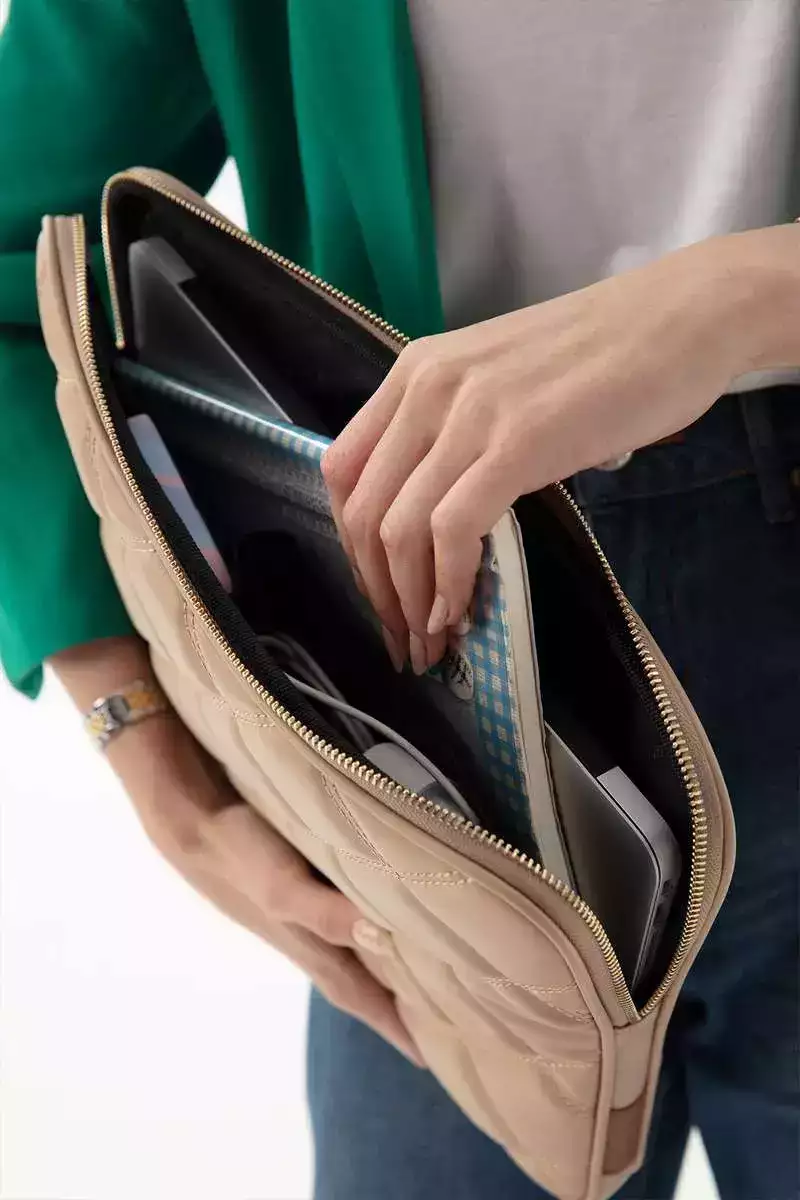 Morca Kapitone Laptop Kılıfı 15 ve 16 inç Bej IZG2008-8 2 Kapitone Laptop Kılıfı 15 ve 16 inç Bej IZG2008-8 -2